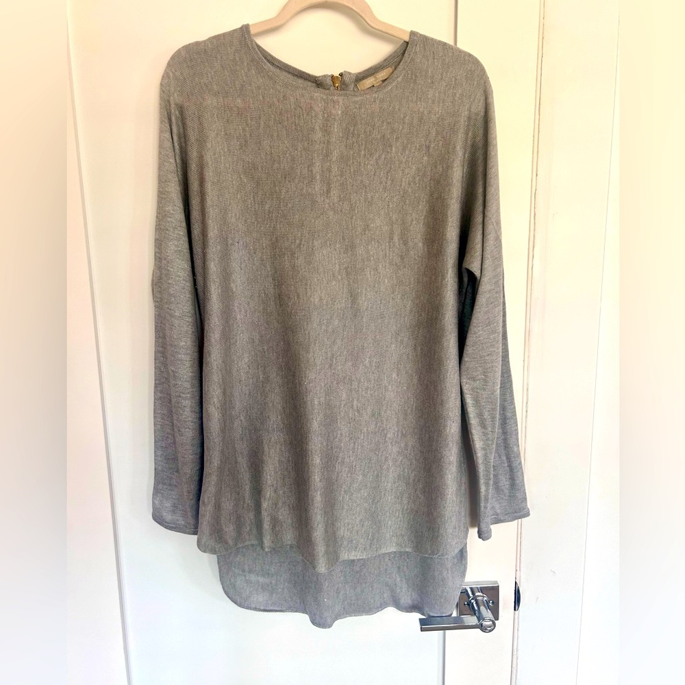 Beautiful grey tunic sweater with back zipper. Soft with cashmere. Size large